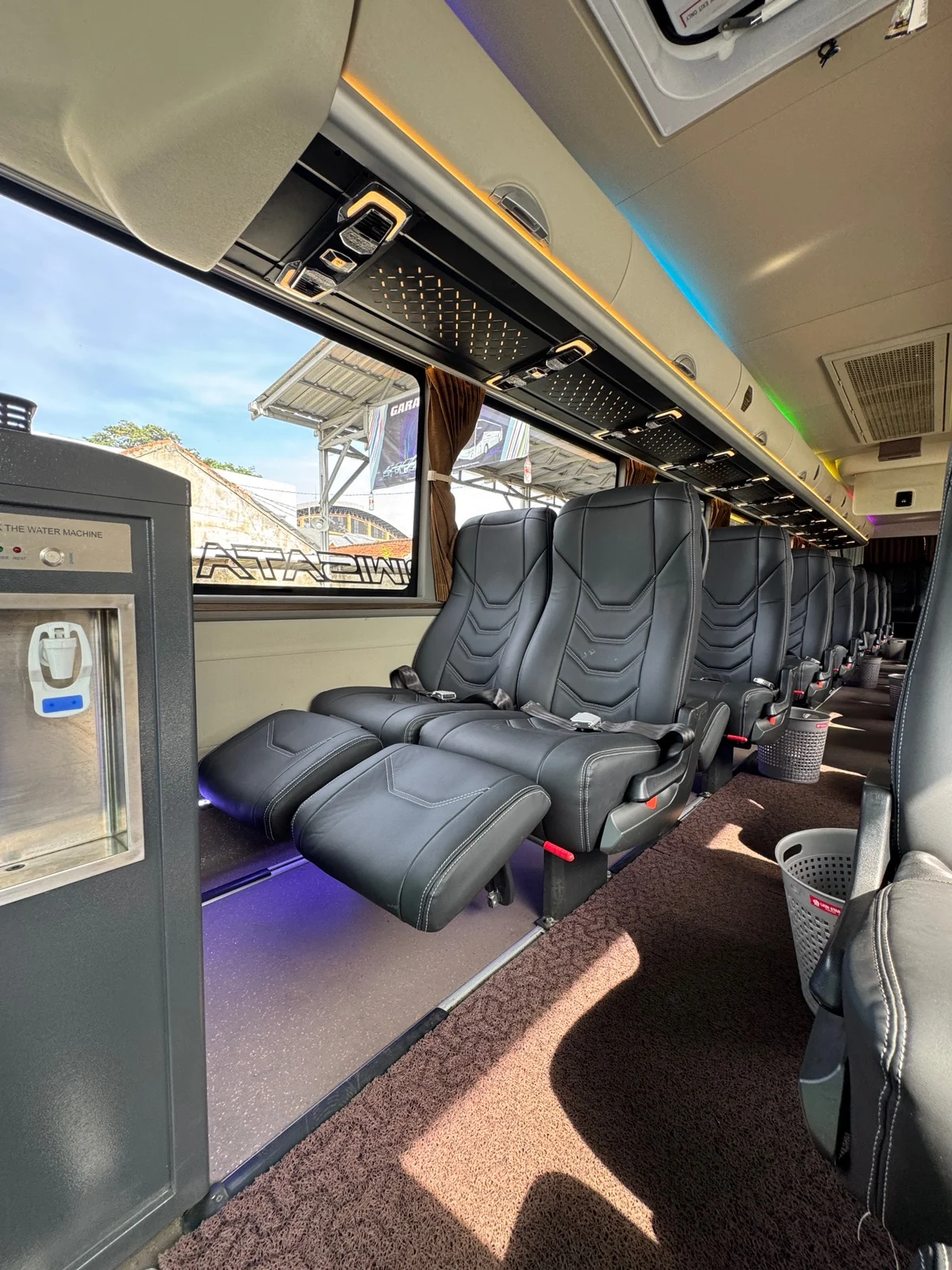 Big Bus Legrest 32 Seat