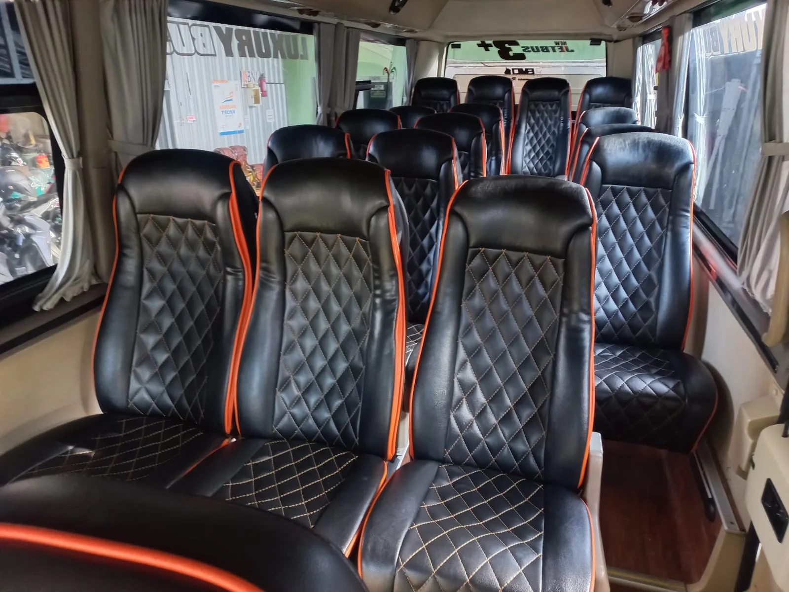 Elf 18 Seat