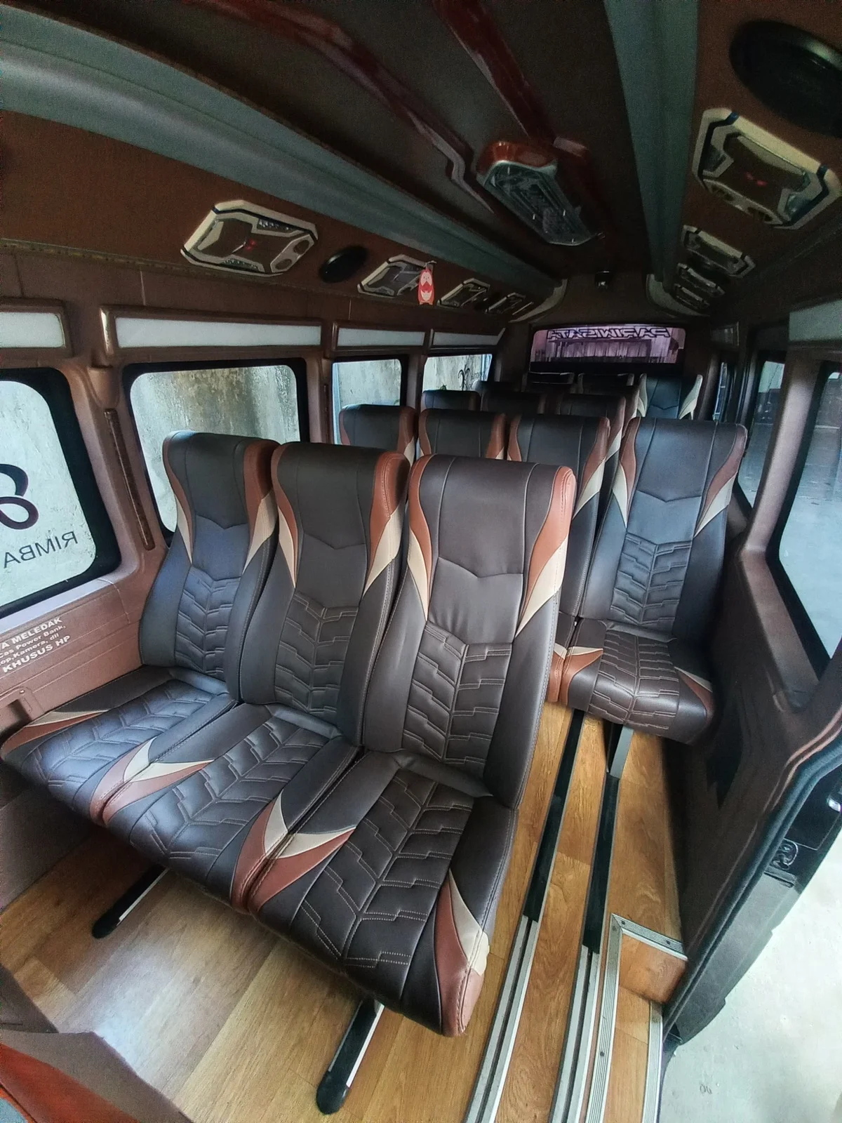 Elf 18 Seat