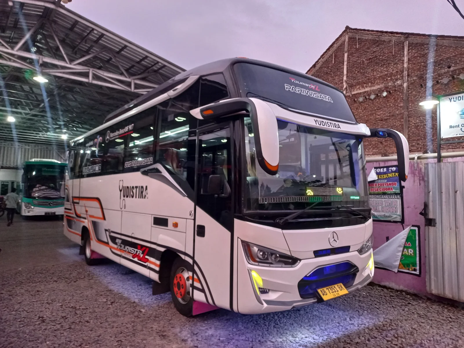 Medium Bus 30-39 Seat